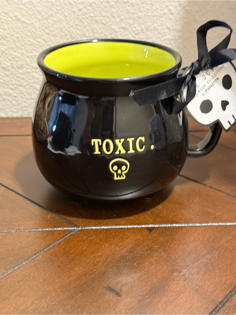 Rae Dunn Black Cauldron Shaped Mug w/ Lime Green Interior- TOXIC. NWT
